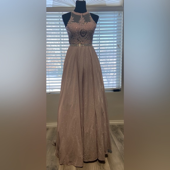 The best dress for your graduation party, so you look like a princess. - Picture 1 of 6